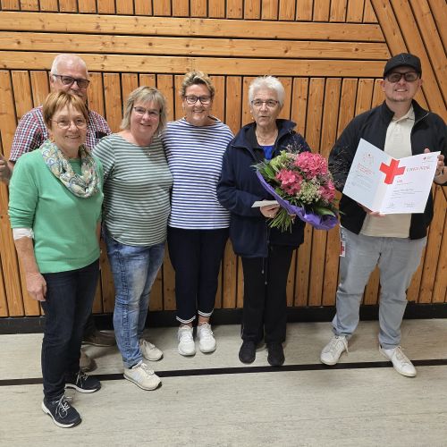 Ehrung für die 100. Blutspende in Hackenheim 09-2025