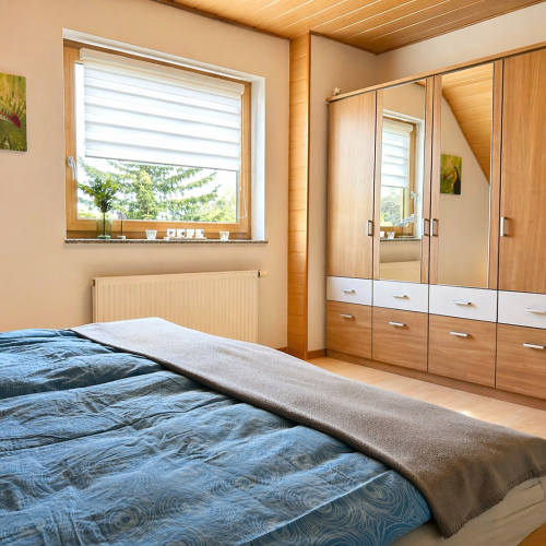 Kleines Schlafzimmer 