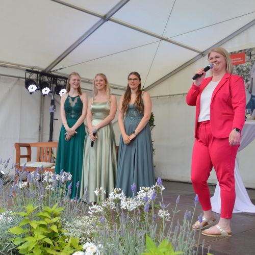 Vorstellung und Interview vor der Krönung 