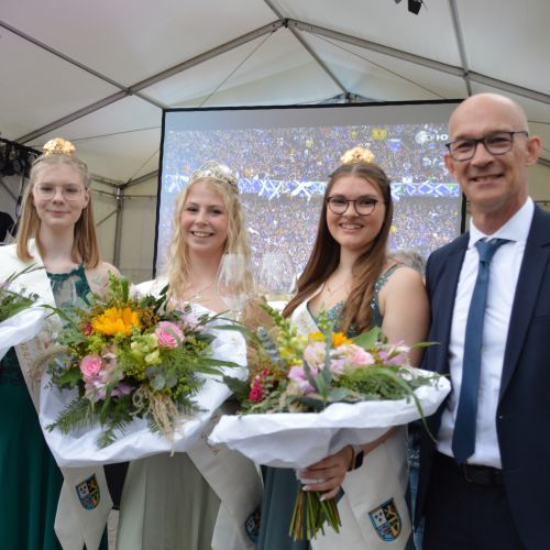 Blumenpräsent vom VG-Chef 